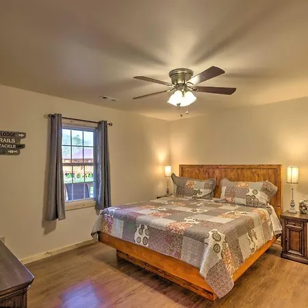 Waterfront Cabin With Hot Tub On Tuckasegee River!